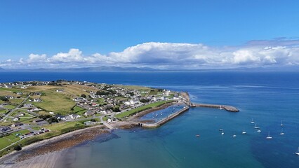 survol de la péninsule de mullaghmore en Irlande par une journée d'été