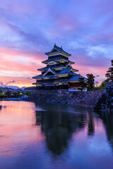 夕暮れ時の松本城　ライトアップ　長野県松本市　Matsumoto Castle at dusk....