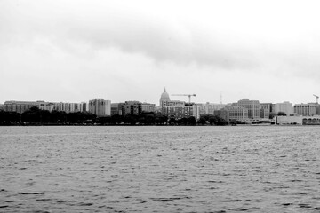 Obraz premium Lake Monona in the capital city of Madison, Wisconsin on a stormy day
