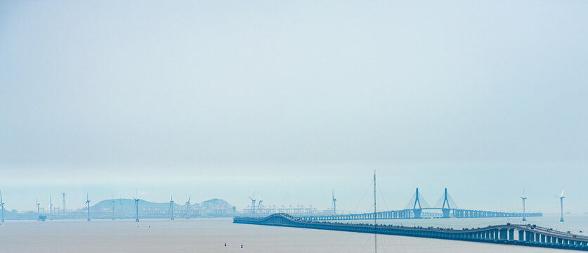Cross-sea bridge and wind turbines