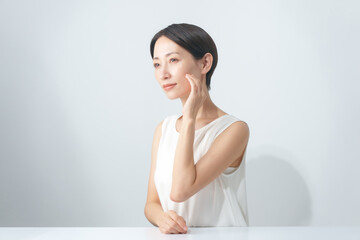 女性　ビューティー　スキンケア