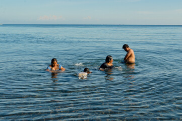 The clear sea water and shallow depth allow the whole family to play safely together near the shoreline.