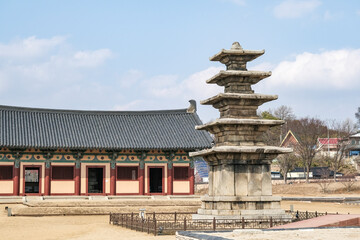 韓国の石塔の始祖と呼ばれる定林寺址五層石塔