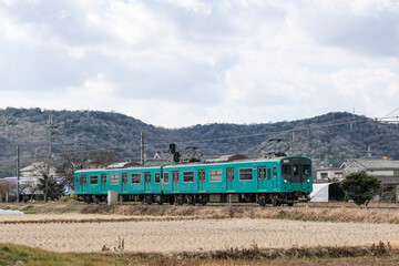 粟生駅を出発する加古川線の列車