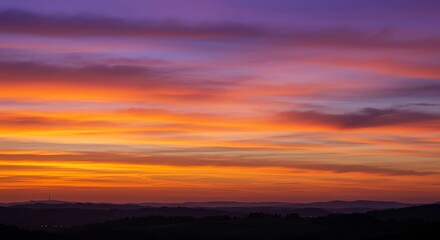 Obraz premium Vibrant Sunset Over Dark Landscape