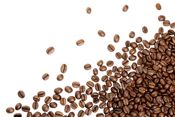 Obraz premium Roasted Coffee Beans Scattered on Black Background Coffee Texture