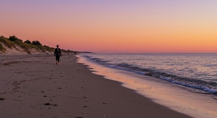 Naklejka premium Serene Sunset Stroll A Peaceful Beach Walk at Dusk