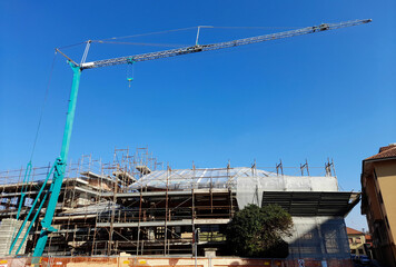 Lavori in corso nel cantiere edile in città