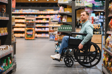 Obraz premium Customer using wheelchair choosing groceries in supermarket