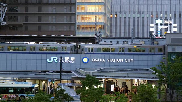 日本、大阪市、JR、大阪駅、西日本、梅田地区、鉄道駅、JR西日本、夜景、風景、写真素材	
