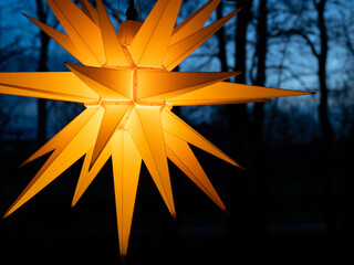 Herrnhuter Stern - stimmungsvolle Atmosphäre im Advent - Tradition in der Weihnachtszeit