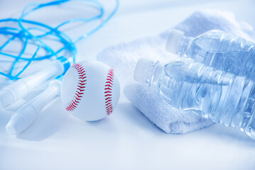水の入ったペットボトル　スポーツイメージ
