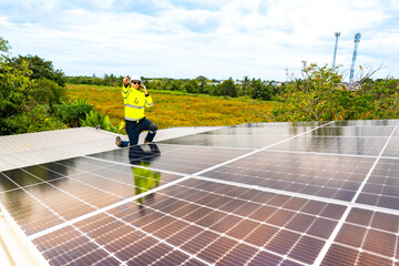 Fototapeta premium close up on grid of technology renewable solar energy. construction solar panels system on roof. Installing solar photovoltaic panel system. background of blue of solar cell system and structure roof.