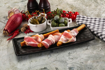 Antipasti - Grissini with pork bacon