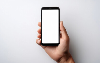 Eine Hand hält ein Mobiltelefon mit weißem Bildschirm, Draufsicht, auf weißem Hintergrund