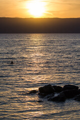 Sonnenuntergang am Strand auf der Insel Krk
