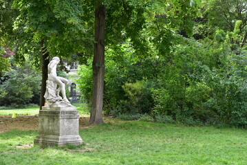 Obraz premium Parc Monceau en été à Paris. France