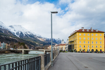 Fototapeta premium Promenade am Inn Innsbruck Österreich