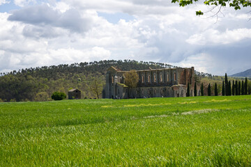 Abbazia di San Galgano e Rotonda o Eremo di Montesiepi