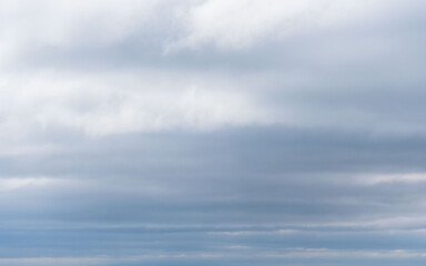 5月の山から どんよりとした雲が連なる空07