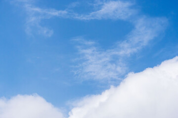 5月の山から見た青空とふわふわの雲22