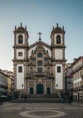 Obraz premium Photo of a Grand Architectural Church in Porto with Blue Sky and Decorative Details