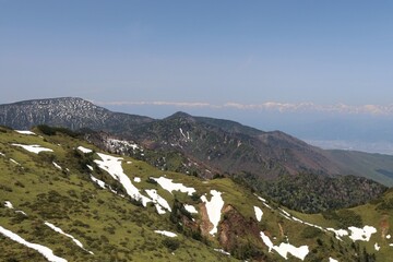 Fototapeta premium 高原を走る志賀草津道路（国道292号）からの風景。北アルプスを望む。
