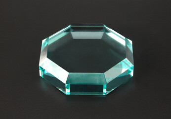 Glass is made from natural and abundant raw materials (sand, soda ash and limestone) that are melted at high temperature to form a new material: glass.