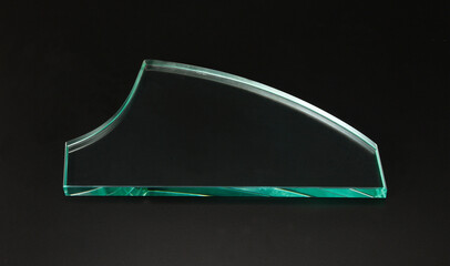 Glass is made from natural and abundant raw materials (sand, soda ash and limestone) that are melted at high temperature to form a new material: glass.