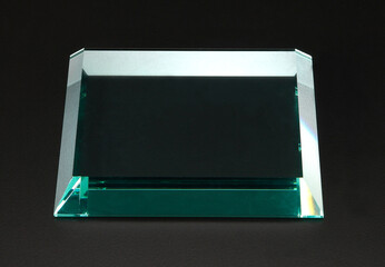Glass is made from natural and abundant raw materials (sand, soda ash and limestone) that are melted at high temperature to form a new material: glass.