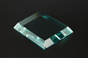Glass is made from natural and abundant raw materials (sand, soda ash and limestone) that are melted at high temperature to form a new material: glass.