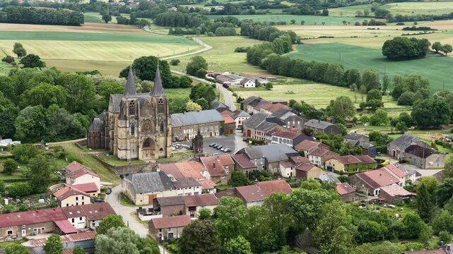 Vue a&eacute;rienne du village d'Avioth avec sa c&eacute;l&egrave;bre basilique, dans la Meuse, en Lorraine