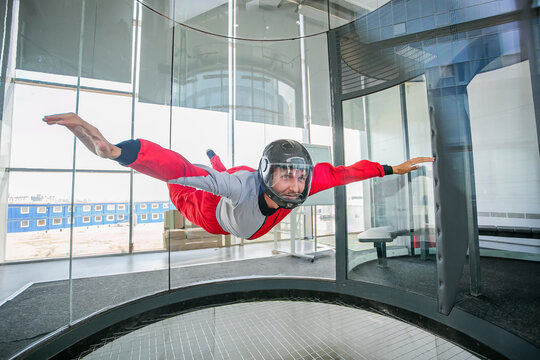 Indoor skydiving experience in a wind tunnel facility
