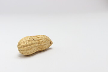 一つの落花生、殻付き