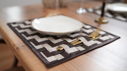 zigzag modern placemat and runners on the dining table