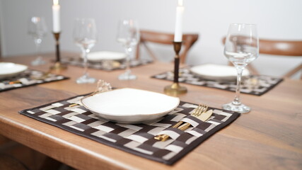 zigzag modern placemat and runners on the dining table