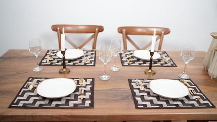 zigzag modern placemat and runners on the dining table