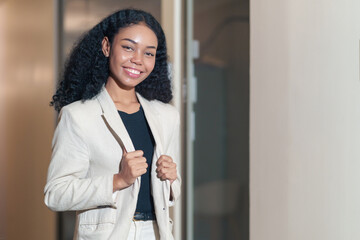 portrait young confident business woman standing in the office corridor