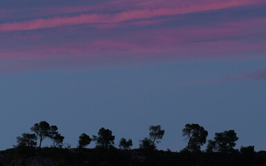 PAISAJE DE MONTAÑA AL ATARDECER