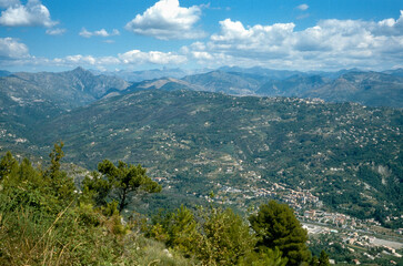 Obraz premium Contes, vue sur le Parc national du Mercantour, 06, Alpes Maritimes, région Provence Alpes Côte d'Azur, France