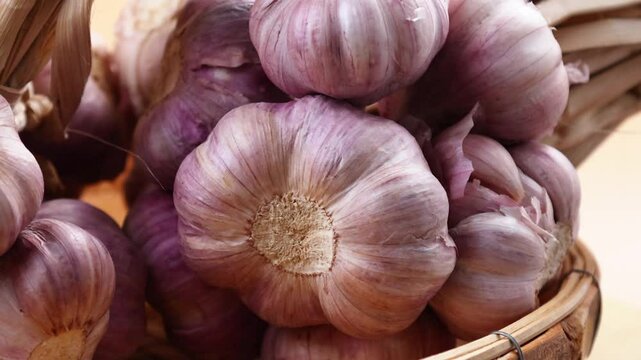 Dried garlic in a basket	