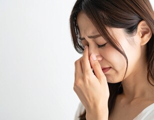 涙を流す女性の悲しみの表情