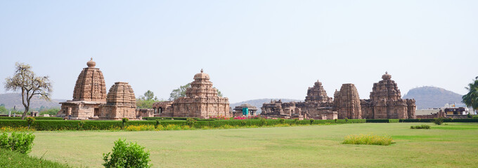 インドのカルナータカ州にあるパッタダカル・ユネスコ・ワールド・ヘリテイジ・サイトのパノラマ風景