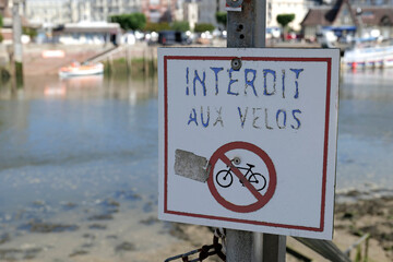 interdit aux vélos