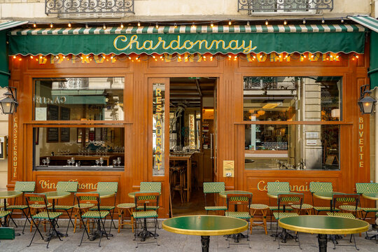paris france, 05 05 2025 : fancy parisian restaurant facade
