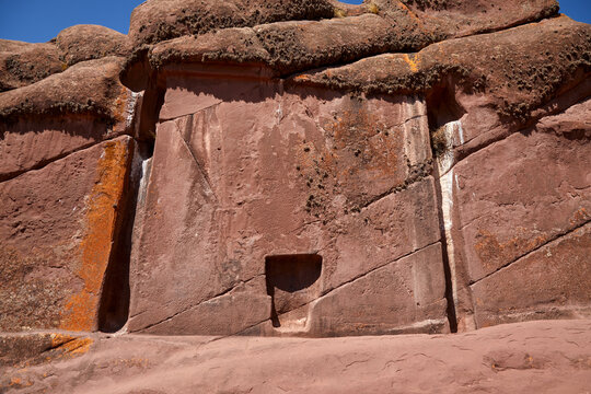 Aramu Muru, also known as the "Gate of the Gods," is a mysterious archaeological site located near the city of Puno in southeastern Peru.