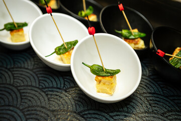 PINCHO DE TORTILLA CON PIMIENTO VERDE