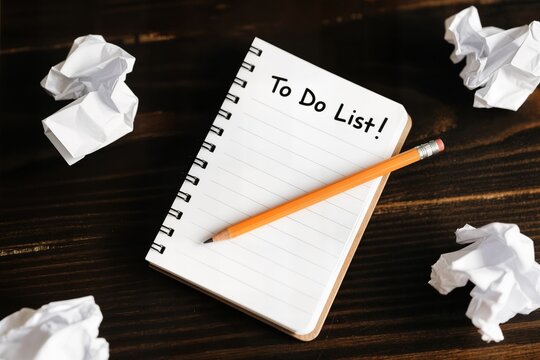 to do list text on notepad concept crippled paper lista de tareas texto en bloc de notas concepto papel lisiado texte de la liste des choses &agrave; faire sur le bloc-notes concept de papier estropi&eacute;