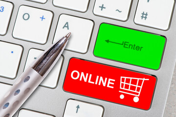 Auf einer Computer-Tatstatur sind die Tasten rot und grün markiert mit dem Text enter und online...