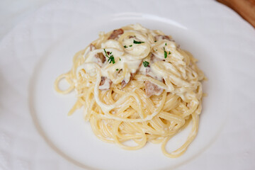 spaghetti carbonara with smoked beef